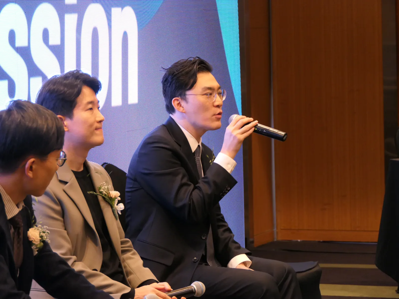 2023 레이저옵텍 포럼에서 나눈 백반증 치료 경험 관련 사진 2