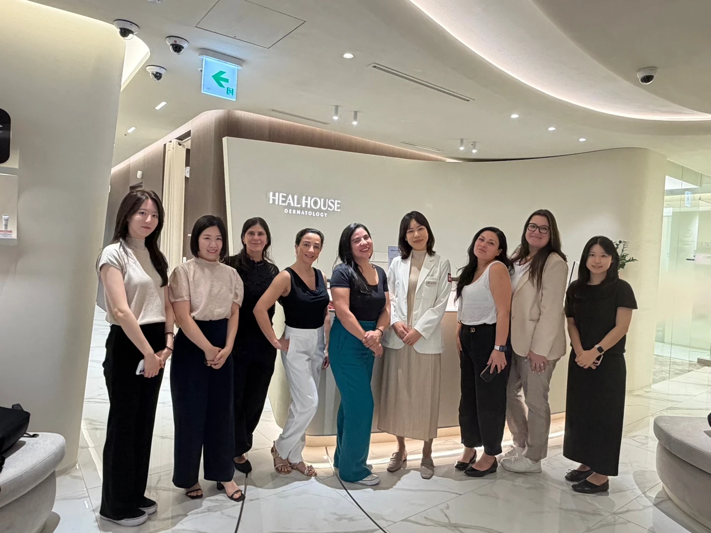 A visit to Heal House Gangnam Branch from Chile to observe pigmentation treatments such as melasma