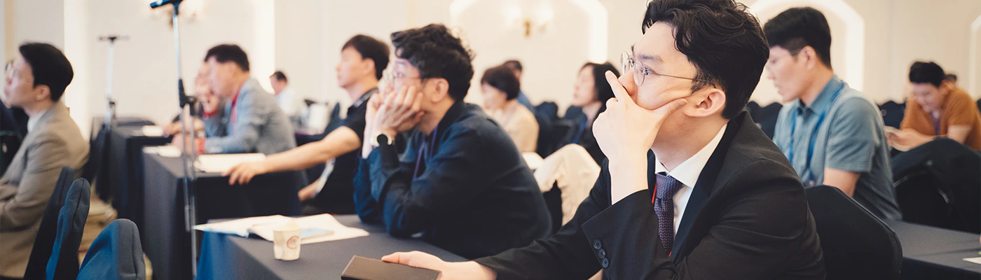 백반증 학술 강의를 듣는 배정민 원장님
